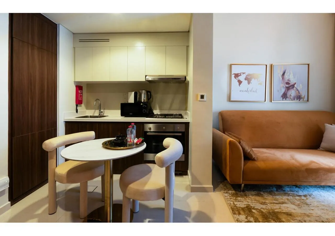 Keyrock Living - Reva 1Br With Lake View Dubai Apartment